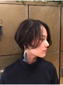 とろみ、ギブソンタック、ワンカールの黒髪ショート サエキ