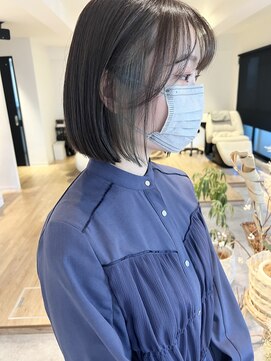 エンタリティリット(entality lit) 【#rinaボブ】ミニボブ×くすみグリーンのイヤリングstyle