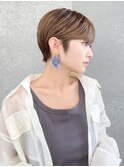 ショート×顔周り×前髪×シルキーベージュ×グレージュカラー