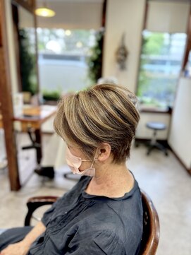 ヤソ(yaso) 白髪活かし　×    シャドールーツ