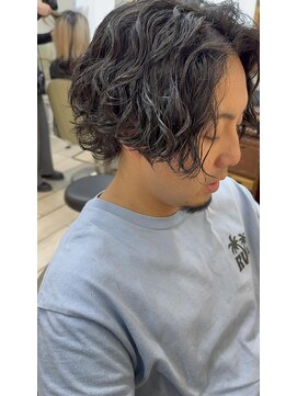 テトラ バイ ネオリーブ 横浜西口店(tetra by neolive) 横浜★センターパートの縦落ちツイストスパイラル