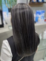 シャルムバイケンジ(Charm.by KENJE)&nbsp;レイヤーカット細めハイライト白髪ぼかし海外レイヤー東京銀座