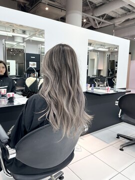 トニーアンドガイ 原宿店(TONI & GUY) バレイヤージュ、グレーグレージュ