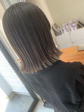 束感ぷつっとボブ