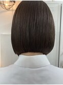 ラインが綺麗なぱつっとボブ