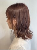 ピンクブラウン×外はねミディアム