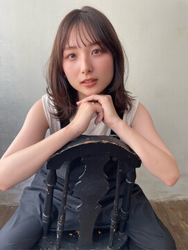 リタ(Lita.) ふわっと動くミディアムレイヤー 透明感 愛されセミディ 小顔