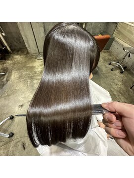 サロンドミルク 原宿(salon de MiLK) 美髪矯正ですっぴん美髪へ!乾かすだけの簡単セット