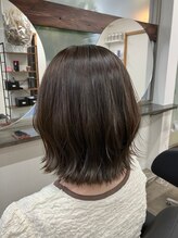 オリーブベージュ