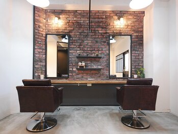 ニクル(nikul)の写真/いつもしゃべられ過ぎて疲れている貴方！たまには静かな空間でボ～っとカットされるのも良いですよ！