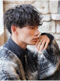 スーツ短髪ツーブロック束感モテる黒髪シークレットパーマ流行