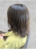 カーキブラウン毛先カール軽めミディアム30代40代