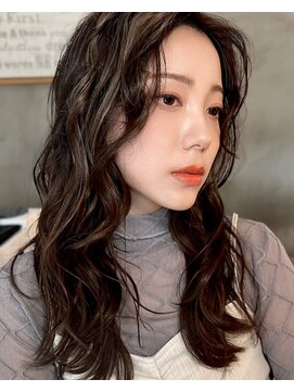 メゾンドムニ 恵比寿(Maison de MUNi) 20代30代40代大人かっこいいハイライトブリーチ無造作ミディ