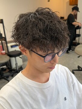 フゥ 宇都宮(FeU) 緩め波巻きスパイラルパーマシャドウパーマメンズマッシュウルフ