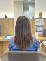 ウイバイファースト(u'i by first)&nbsp;肩から少し長めの長さで、レイヤーが入ったミディアムヘア