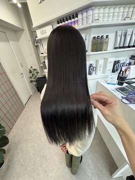 ペレ 栄 アネックス(PELE栄ANNEX) 韓国 くびれロング レイヤー ワンホンヘア 小顔前髪