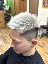 ヘアスタジオ ロメオ(hair studio Romeo)&nbsp;ホワイトブリーチホワイトカラーアップバングショート