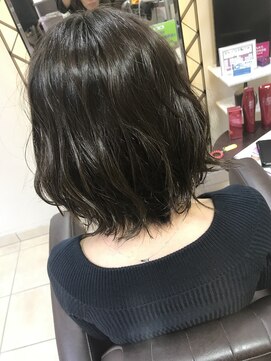 アールモンドヘア新世界 切りっぱなしボブ