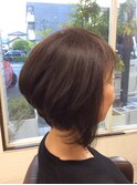 襟足スッキリ前下がりショートボブ