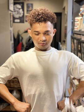 バーバー スタジオ ラフテル(Barber Studio RAFTEL) ショートアフロ