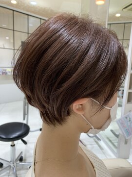 レイフィールド 岐阜茜部店 耳掛けひし形カット　前下がりショートカット