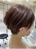 耳掛けひし形カット 前下がりショートカット