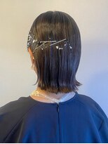 リムネ(RIMUNE)&nbsp;銀箔濡れ髪ストレートアレンジ