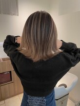 ヘアープルトワルピナス ボブミディアムハイライトバレイヤージュスタイル