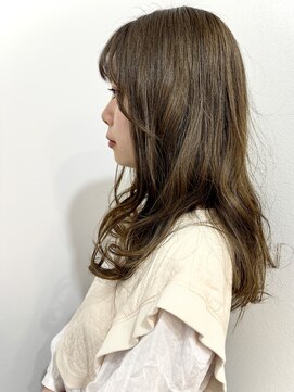 サロンドクロエ(Salon de Chloe) 小顔ロングレイヤー × 11トーンのミルクティーベージュ色