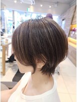 ロハスバイケンジ(LOHAS by KENJE)&nbsp;くびれショートの白髪ぼかしハイライト