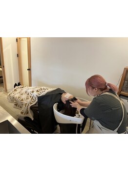 経験豊富な実力派女性スタイリストが頭皮と髪に優しい施術をご提案♪日頃の疲れを癒しませんか。