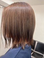 ロカ バイ ティアトロ ヘア サロン(ROCA by teatro hair salon)&nbsp;ミディアムレイヤー　ミルクティーベージュ　外ハネ