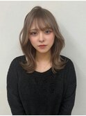 切りっぱなしミディ*顔まわりレイヤー*ブリーチ*ベージュ*YUMA