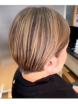 トータルヘアサロンカマダ 白髪ぼかしハイライト