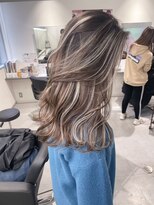 キング 高槻(K!ng)&nbsp;ハイライトカラーミルクティーベージュレイヤーカット