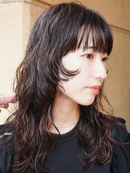 顔立ち、骨格パーツ、髪質を見極め、1人ひとりがベーシックに似合う、ナチュラルなスタイルを…。