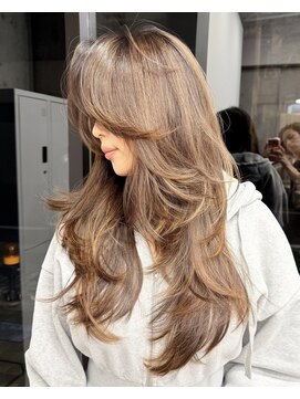 海外ガールレイヤーカット/バタフライカット/ハッシュカット