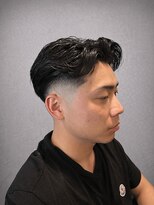 ワンワンオー バーバーショップ 長浜店(@110 BARBER SHOP) センターパート × フェード