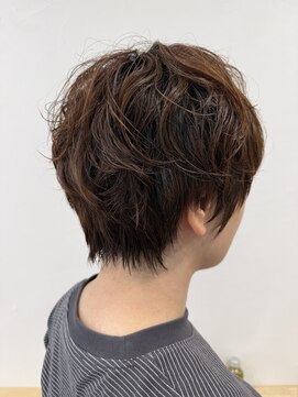 シロ(siro) くせっ毛ショートヘア