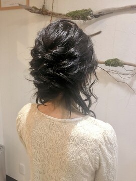 ヘアセットサロンエッジ(Edge) おくれ毛たっぷりのルーズアップ