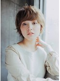 透明感あるカラーと柔らかな質感のショートスタイル♪