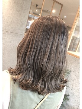 エモ(emo) 透明感ミルクグレージュ