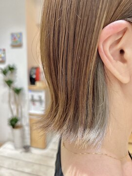 コンフィープラス(comfy plus) 20代30代40代大人可愛いインナーカラー透明感ボブ