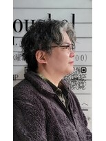 ヤマグチ トゥシェル ヘアー&メイク ヘアーアンドメイク&nbsp;メンズ 簡単スタイリング 2ブロック カジュアルパーマ スタイル