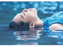 目を閉じてみて下さい…。そこには格別の癒し空間が広がり、シャンプーが贅沢な夢心地のひと時に変わるはず