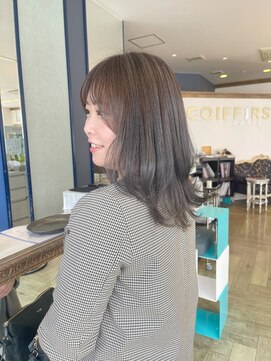 コワファースト 大分(COIFF1RST) アッシュグレージュのレイヤースタイル