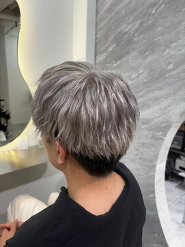 ラビス 池袋(Lovis) 《鳥越》イメチェンヘア/ホワイトブロンド/外はねボブ/韓国/池袋