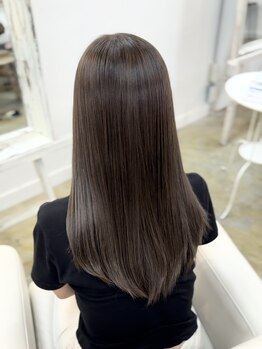 ベガ(vega)の写真/《アロマオイル使用のオーガニックカラー【ヴィラロドラ】が自慢》刺激臭が少なく、つややかな仕上がりへ◇