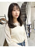 透明感グレージュカラーのミディアムスタイル