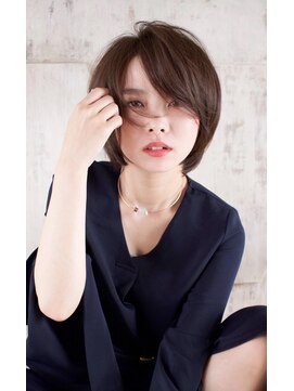 ル リヤン(Le lien) 大人ショート 上品 ひし型シルエット  前下がりショート